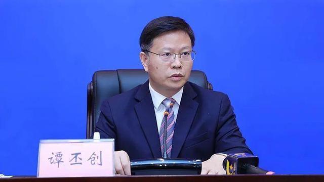 前任被提拔为副省级后，“70后”女市长接任市委书记！