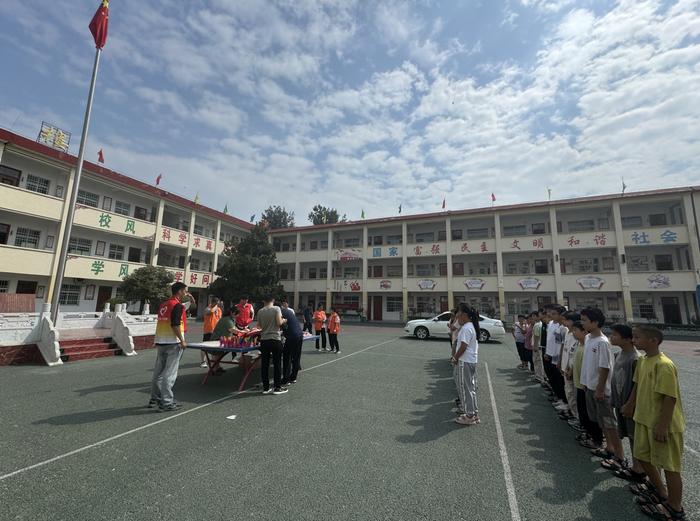 爱心助学，点亮未来——南召县“与爱同行，共助未来”助学活动走进太山庙乡中心小学