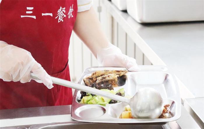 “双减”政策下的校园食品安全保障——记烟台开发区谦益小学食堂开放日活动