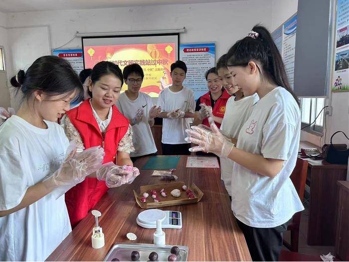 西峡县中等职业学校开展“我们的节日·中秋”主题活动