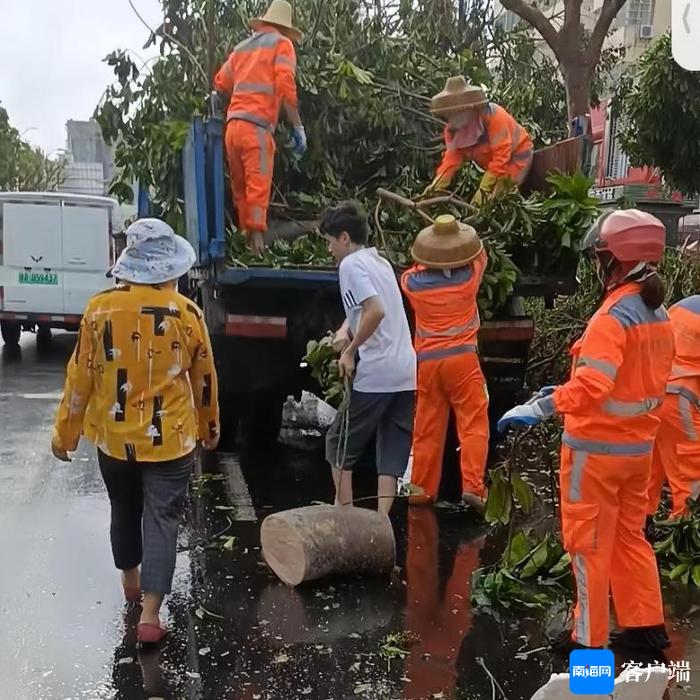 兴业银行海口分行超300人参与灾后重建