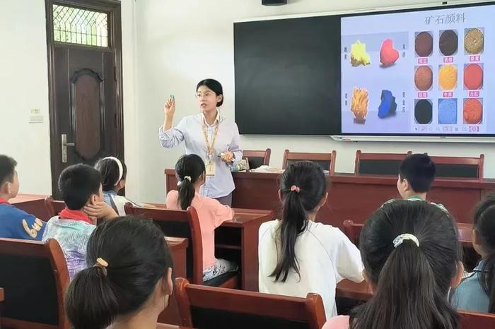 老房子里的小小彩画匠——西安市钟鼓楼博物馆走进雷寨小学