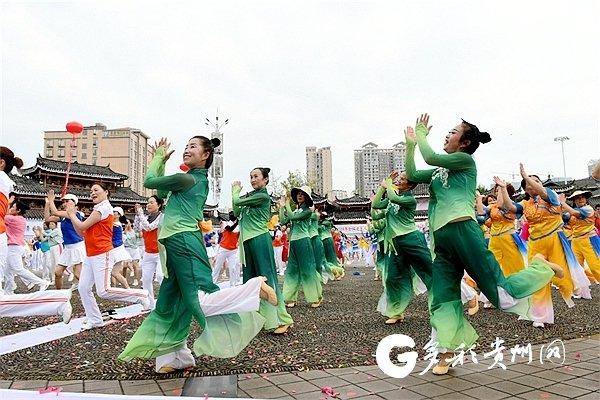 贵州与全国联动广场舞 老年群体活力满满迎体育节