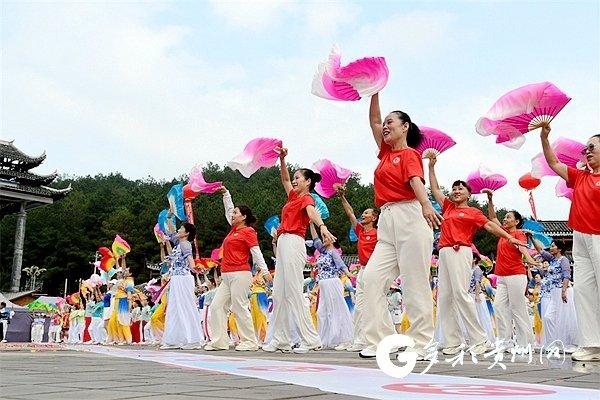 贵州与全国联动广场舞 老年群体活力满满迎体育节