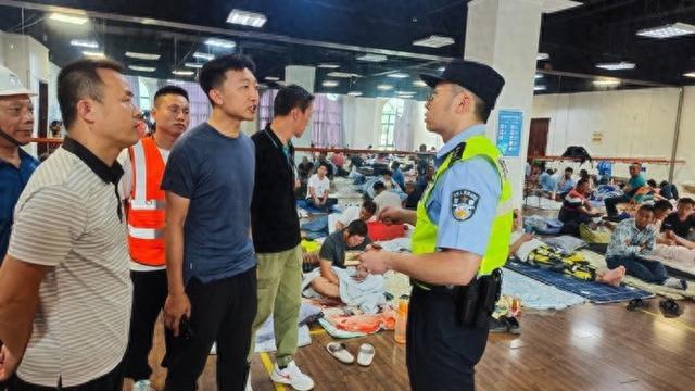 台风“贝碧嘉”可能在临港登陆，浦东警方保障安置点安全，加强沿海区域巡防