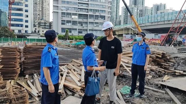 筑牢城市安全防线！静安各街道严阵以待做好台风防御应对各项工作｜防御台风“贝碧嘉”