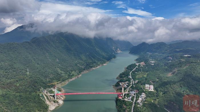 C视频丨四川阿坝州第一座悬索桥顺利合龙