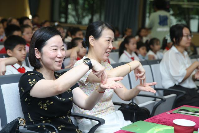 黄浦外国语小学举行第27届全国推广普通话宣传周启动仪式