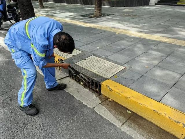 筑牢城市安全防线！静安各街道严阵以待做好台风防御应对各项工作｜防御台风“贝碧嘉”