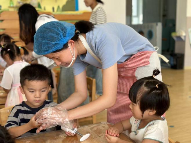 灞桥区第八幼儿园开展中秋节活动