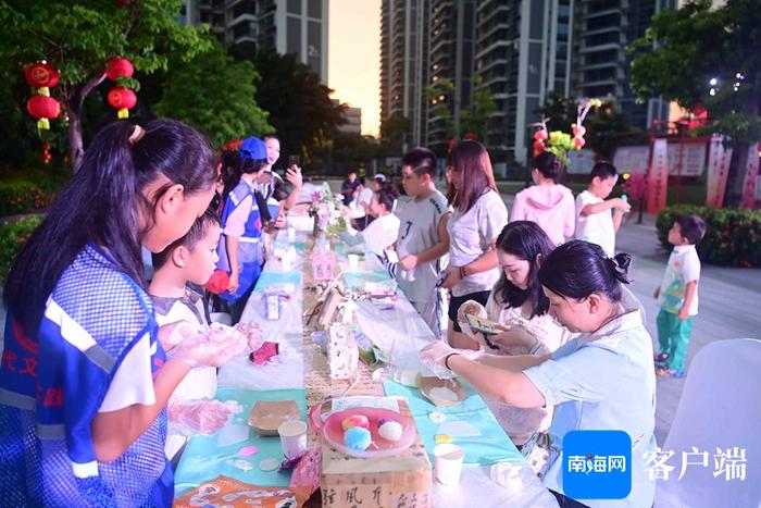 逛市集、手作月饼……三亚崖州区中秋游园会上演“国潮盛典”