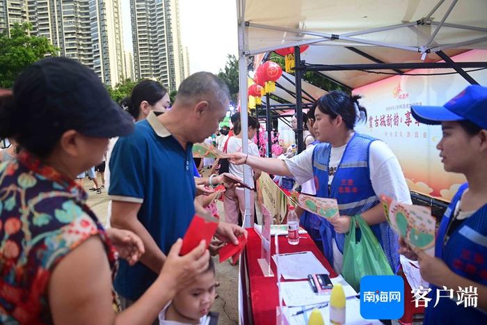 逛市集、手作月饼……三亚崖州区中秋游园会上演“国潮盛典”