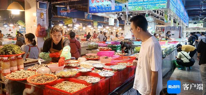 临近中秋，海口秀英区商超、农贸市场“烟火气”浓起来了