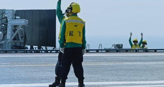 “中流击水：淬火勇士的担当之旅” 飞行员 空军 基地 舰载机 外军 歼-20 长航 实战 航空兵 中流 sina.cn 第6张