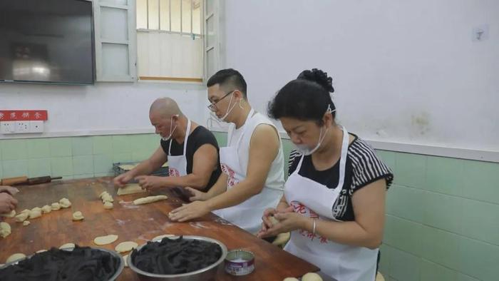 月满饼香潮州味 | 潮州朥饼：遵循古法 香飘百年