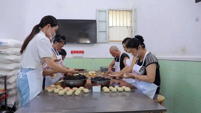 月满饼香潮州味 | 潮州朥饼：遵循古法 香飘百年