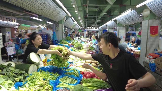 台风过后菜场供应稳定，“中秋三宝”成为市民热选