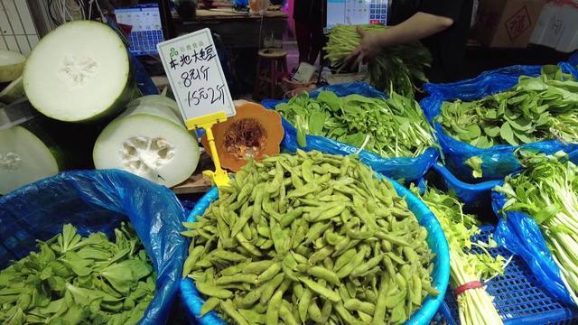 台风过后菜场供应稳定，“中秋三宝”成为市民热选