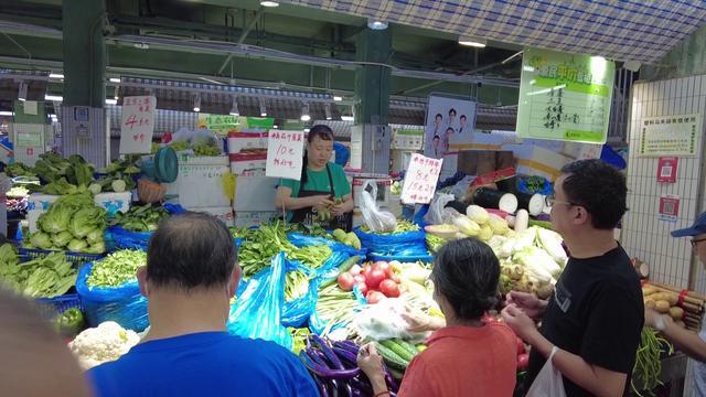 台风过后菜场供应稳定，“中秋三宝”成为市民热选