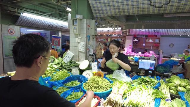 台风过后菜场供应稳定，“中秋三宝”成为市民热选