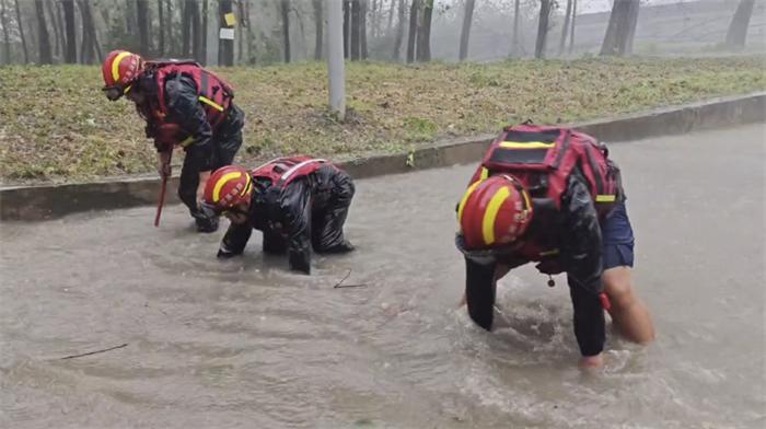 江苏无锡：闻“风”而动 逆“雨”前行，他们逆行而上守护一城平安