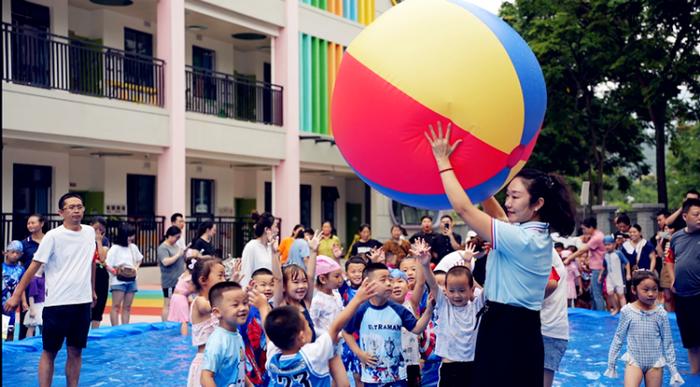 划苗乡龙船、打水仗……彭水苗族土家族自治县民族幼儿园萌娃家长齐上阵， “嗨”过苗乡中秋节