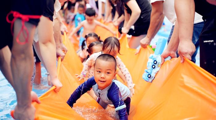 划苗乡龙船、打水仗……彭水苗族土家族自治县民族幼儿园萌娃家长齐上阵， “嗨”过苗乡中秋节