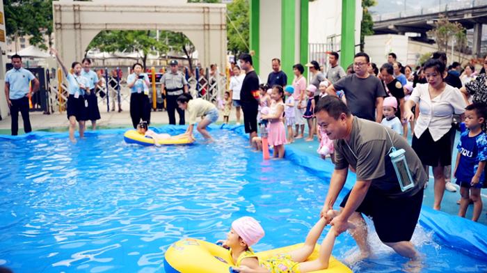 划苗乡龙船、打水仗……彭水苗族土家族自治县民族幼儿园萌娃家长齐上阵， “嗨”过苗乡中秋节