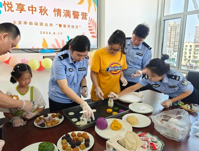 情满警营 北京丰台站派出所这样过中秋