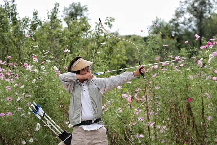 北京野外射箭邀请赛开赛，近200名射箭爱好者在延庆同台竞技