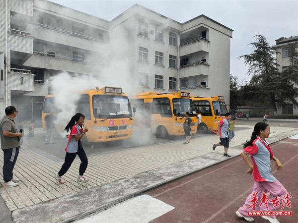 常德经开区苏家渡小学开展校车安全教育