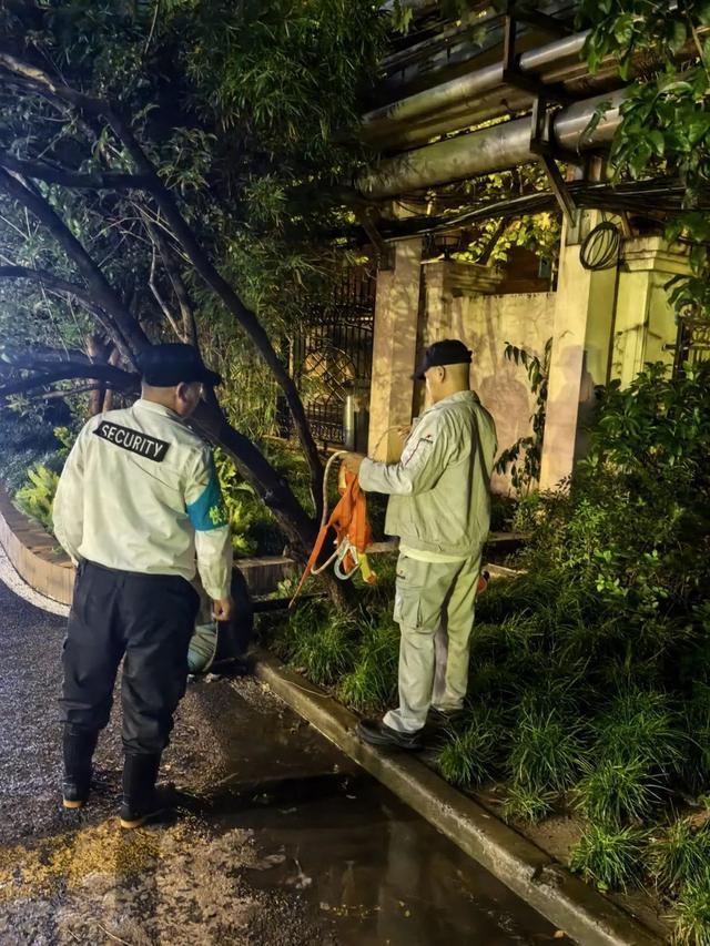 风里、雨里、阳光里，瑞金人始终全力守护！