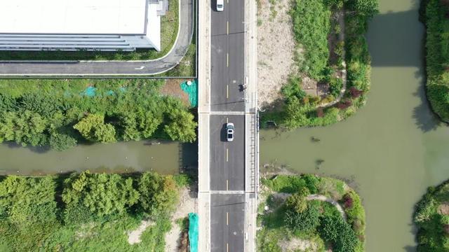 宝山这两条新建道路“助学”又便民