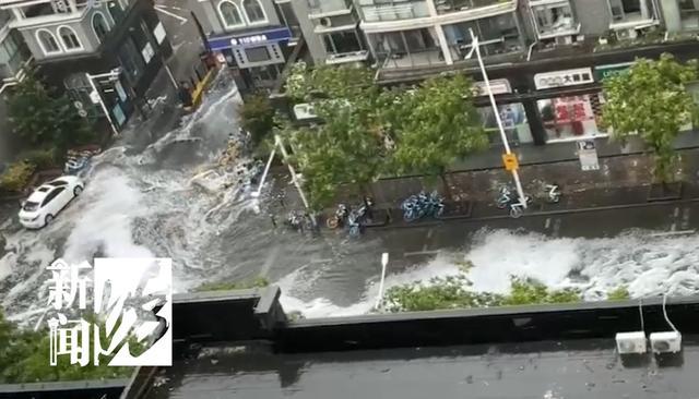 台风“普拉桑”登陆点变了！上海多区发布雷电黄色预警！有人吐槽马路上飘白沫？原来是……