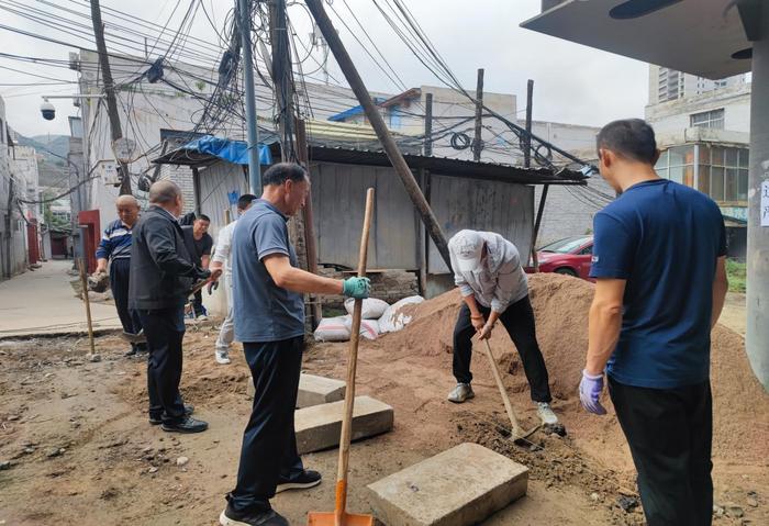 兰州市城关区东岗镇村社区：聚焦村民“急难愁盼” 为民修路暖民心