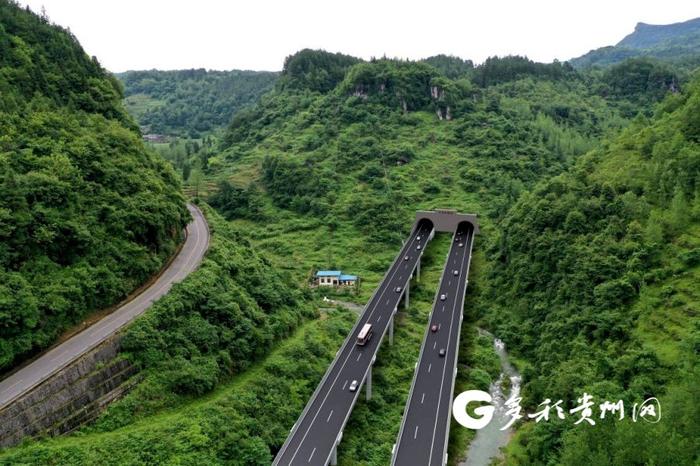 武道高速子母岩特长隧道顺利实现双幅贯通