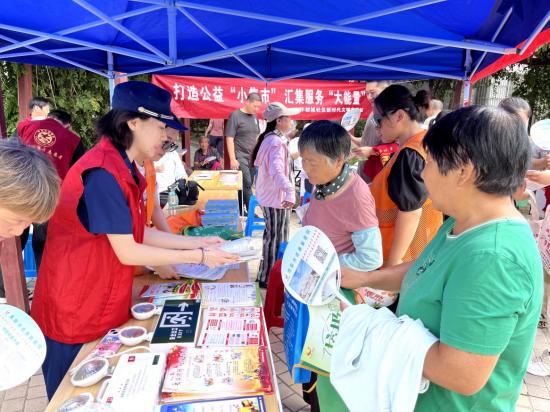 消防宣传进集市 摆摊设点送平安