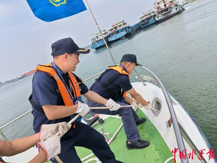 荆州海事局强化中秋国庆两节期间重点船舶监督检查