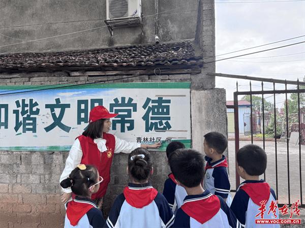 常德青林小学：小小啄木鸟 推普在行动