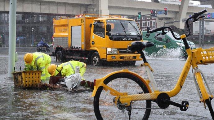 “落雨天发大水”，上海的排水能力到底如何？大城市暴雨积水问题如何解？