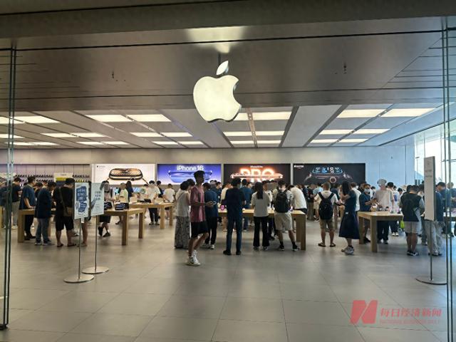 新款iPhone今日开售，北京上海排起长队！入门机型已“破发”