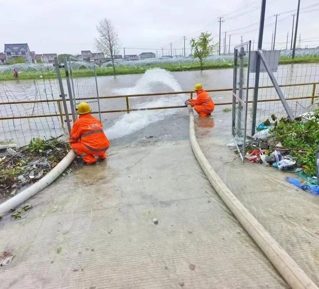 全力防御台风“普拉桑”风雨影响，排水突击队抢险进行时~