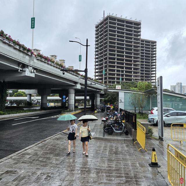 一场暴雨过后，上海游泳馆地铁站水漫金山？最新来了