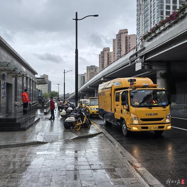 一场暴雨过后，上海游泳馆地铁站水漫金山？最新来了