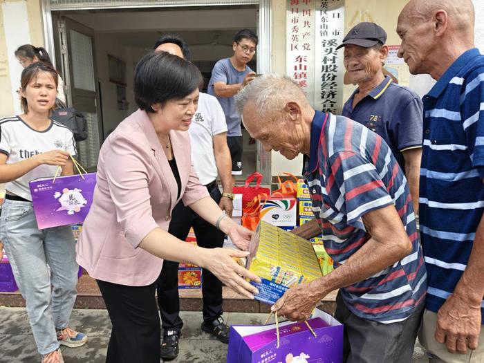 九三学社海南省委会赴海口东山镇慰问困难群众并调研救灾重建工作