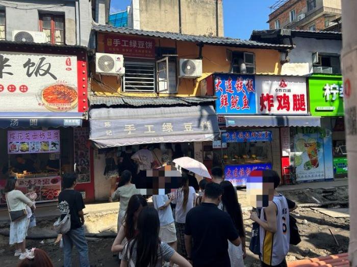 中秋“饕餮”南昌，“小透明”变文旅网红，演唱会嗨翻场馆，灯光炫亮夜空