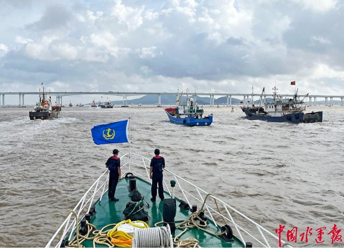 东海全面开渔 海事部门保障商渔船安全进出港