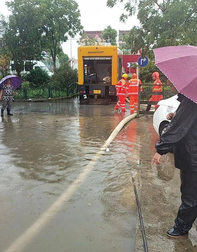 全力防御台风“普拉桑”风雨影响，排水突击队抢险进行时~