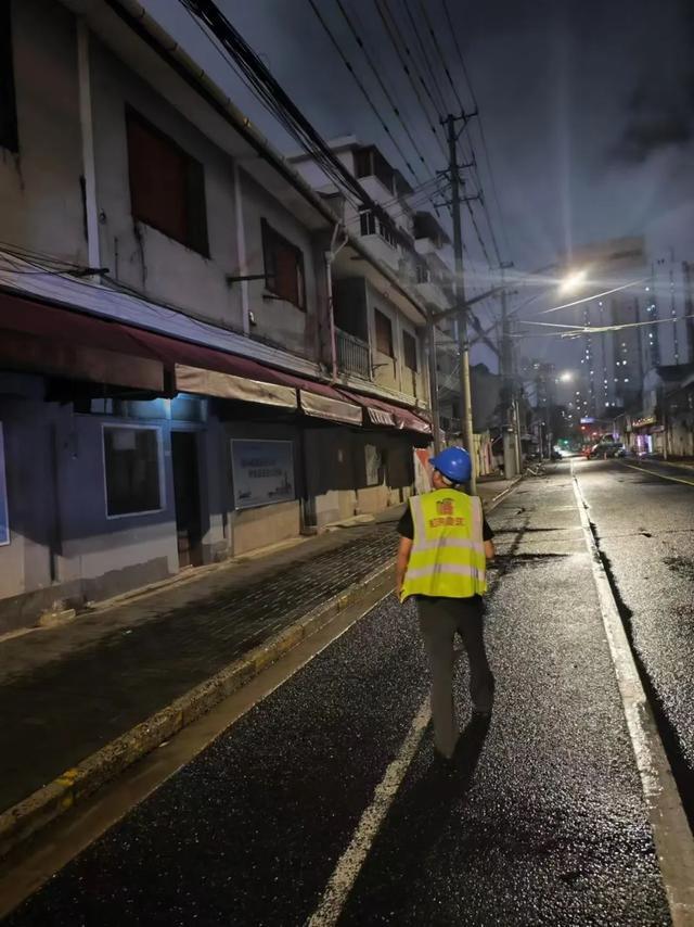 逆风而行，守护家园！他们抗击台风奋战在一线