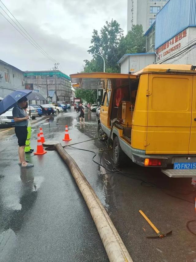 全力防御台风“普拉桑”风雨影响，排水突击队抢险进行时~